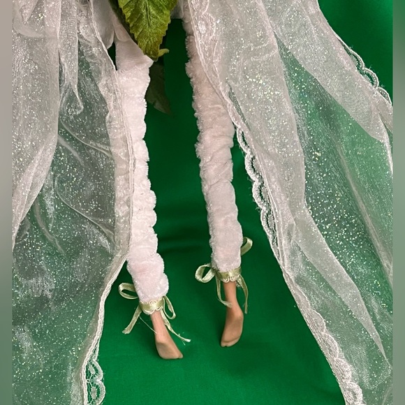 Flower Fairy with Butterfly Wings by MARK ROBERTS - Large - Picture 5 of 9